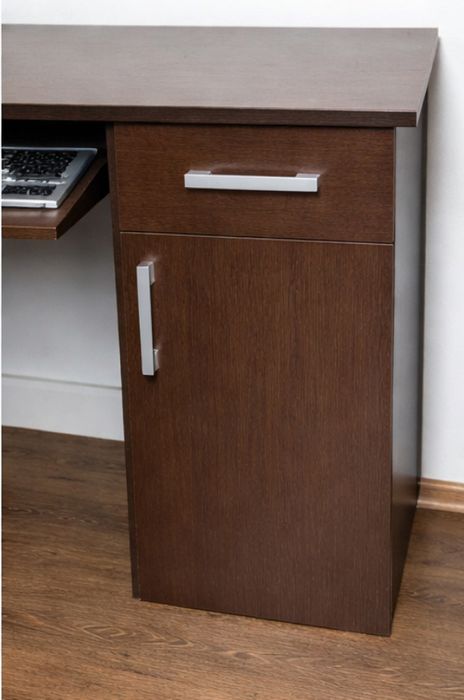 Birou mare nou, Dedeman