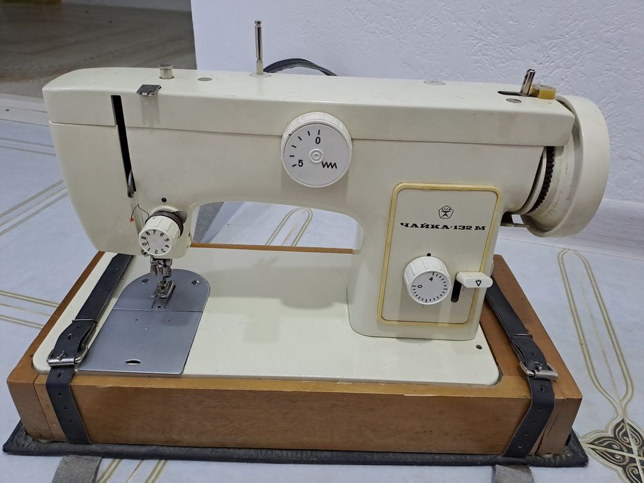 Швейная машинка Чайка 132М