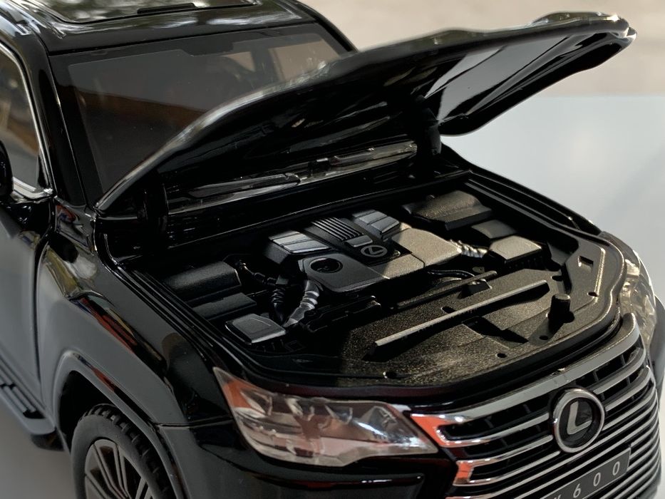 Modelka Lexus LX 600 1:24