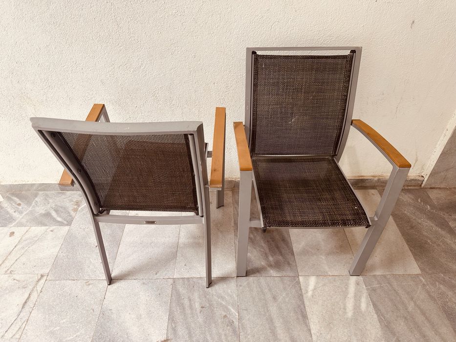 2 бр. метални стола с мрежеста седалка – Intermetal, подходящи за тераса/градина