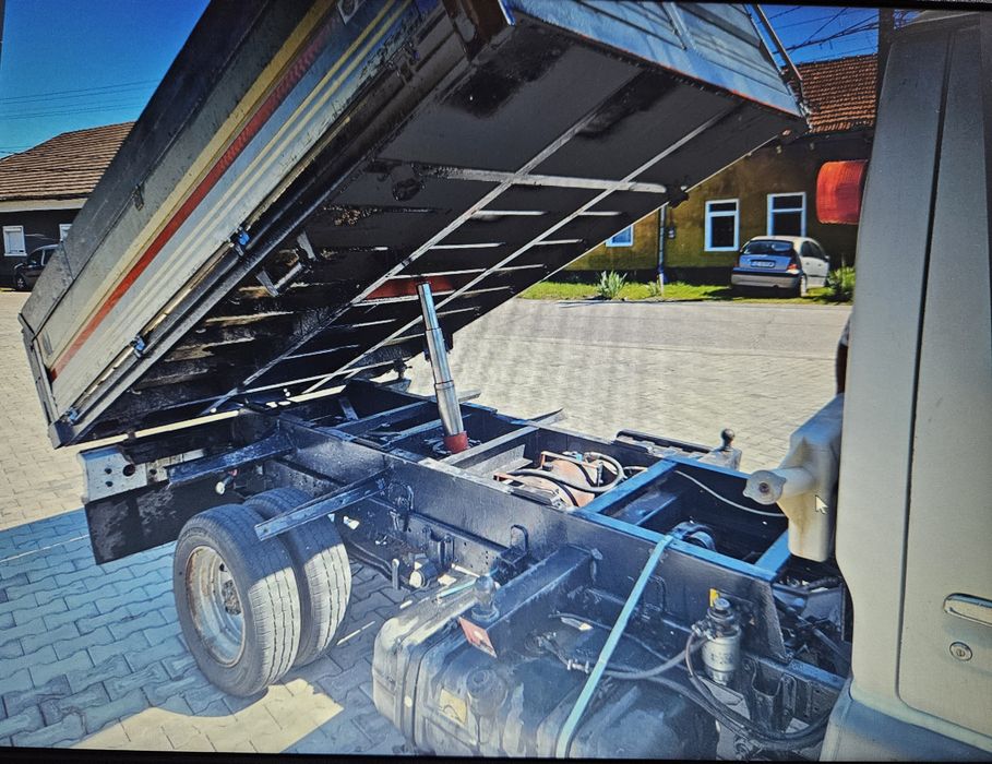 Vând Nissan cabstar