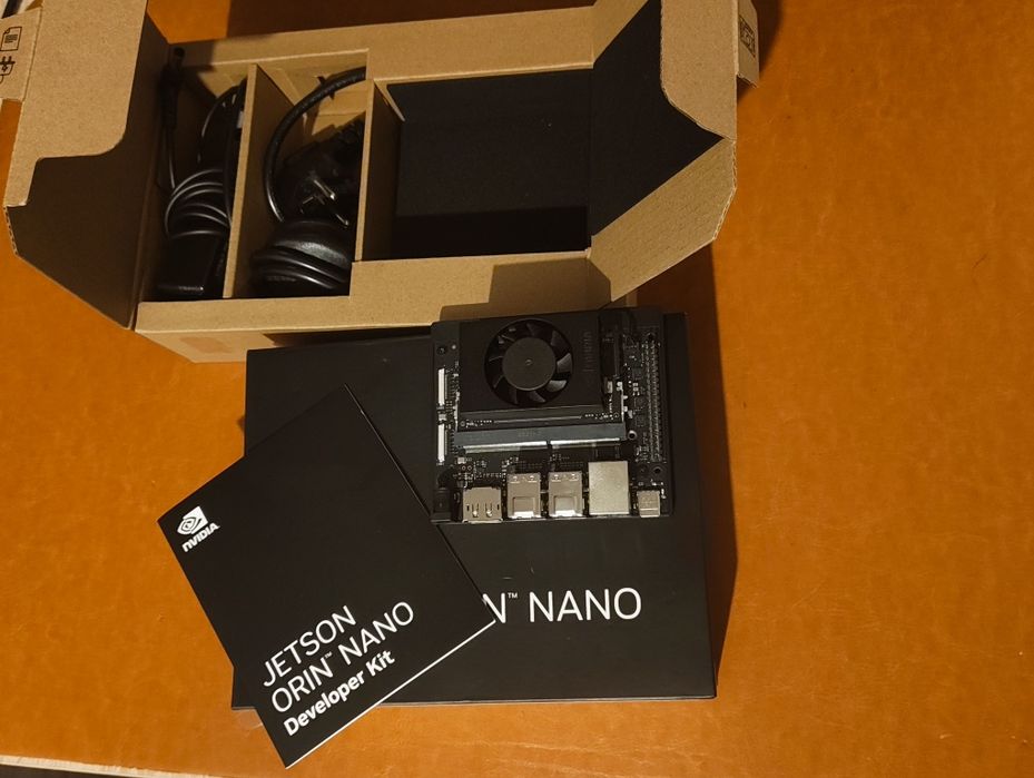 Vand  NVIDIA Jetson Orin Nano Super Developer Kit 8GB, cutie, complet.