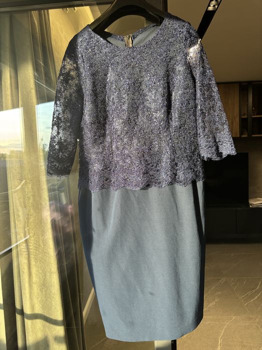 Vând rochie elegantă cu dantelă