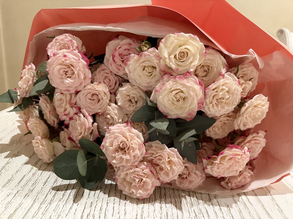 Пионовидные розы свежие