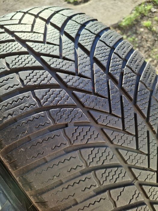 2 Anvelope de iarnă 255 55 r18 Bridgestone