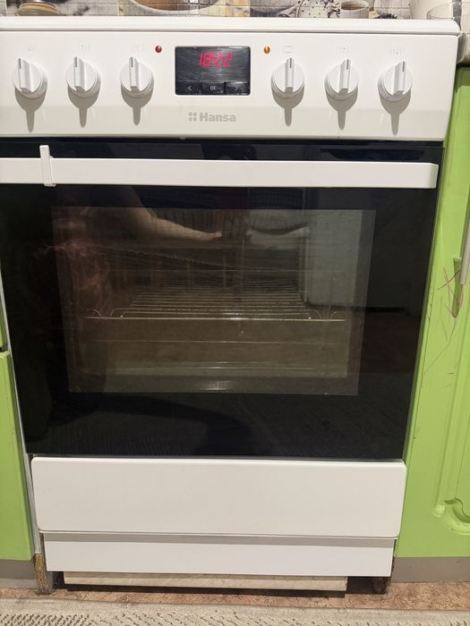 Продаю электроплиту