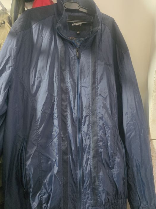 Продам куртку ветровку