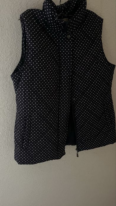 Разчистване на гардероб-елеци якета и др.