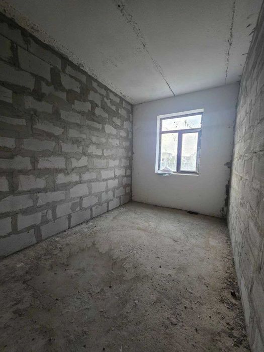 Продаётся 1х комн квартира на 2 этаже Ор-р Кафе Бахор