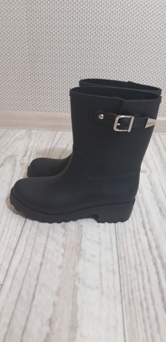 Продам ботинки демисезонные