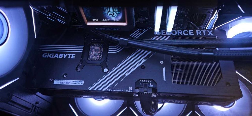 GIGABYTE RTX 5080 WINDORCE OC SFF 16G с 3г. Гаранция