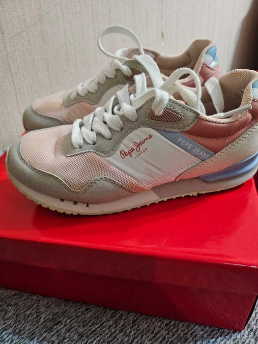 продам кроссовки