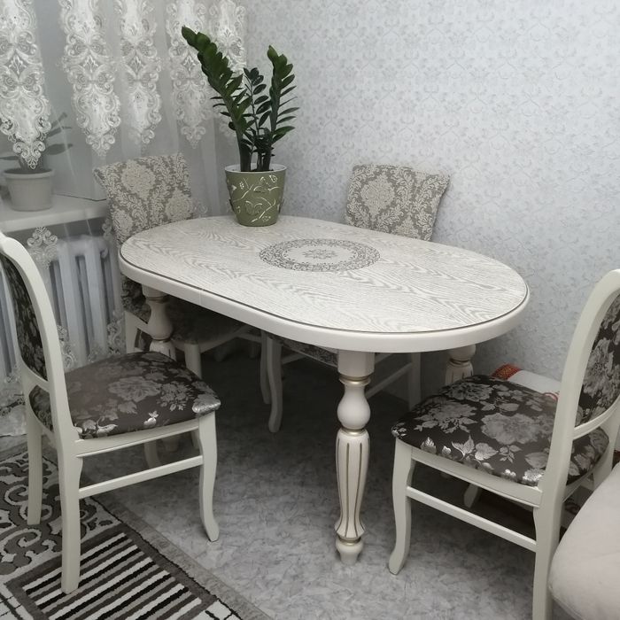 Продам стол раздвижной для гостевой