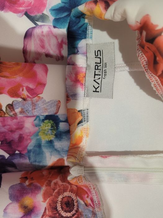 Рокля KATRUS на цветя