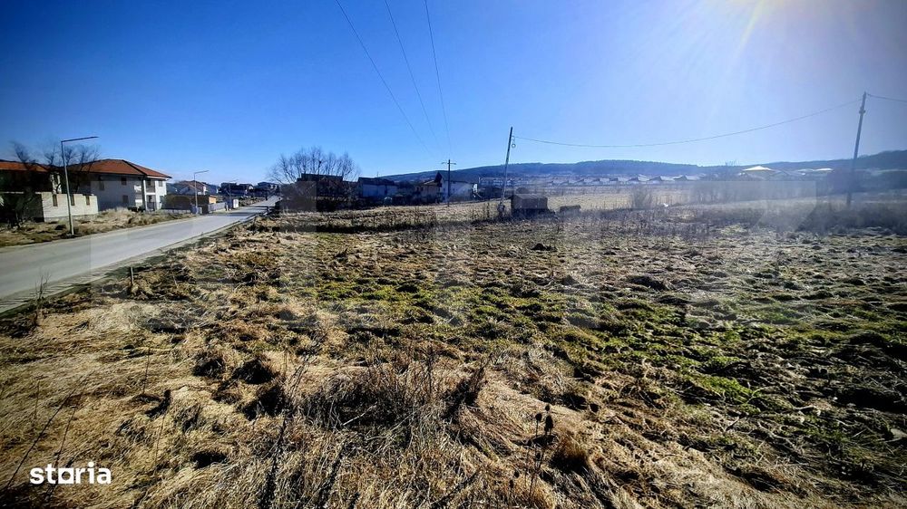 Teren construibil -556 mp situat in Chinteni in  zona de case, front 1