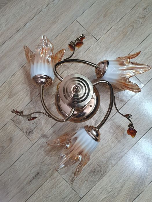 Продам люстру в хорошем состоянии