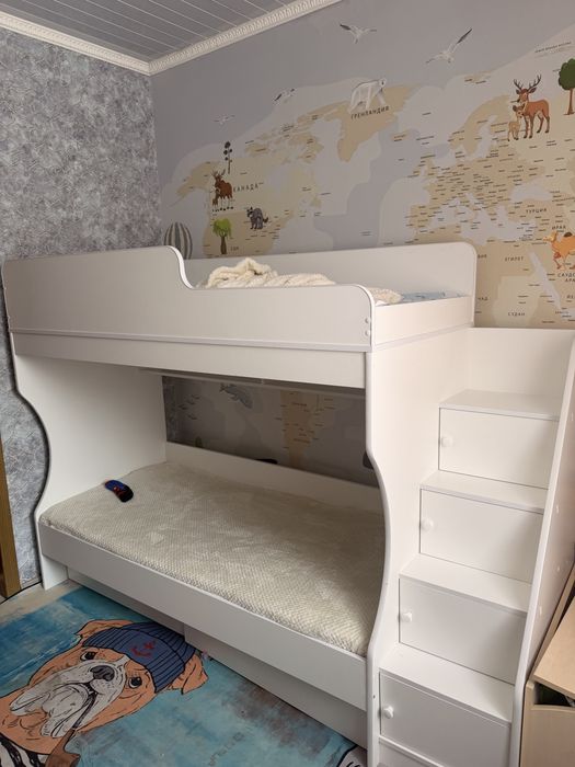 Продается кровать двухъярусная