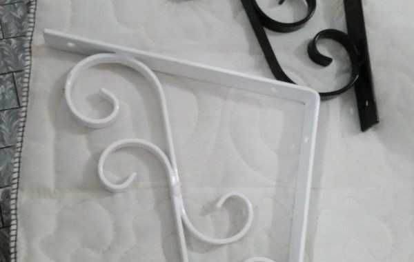 Конзоли , ъгли и стойки за рафтове мивки и етажерки от ковано желязо