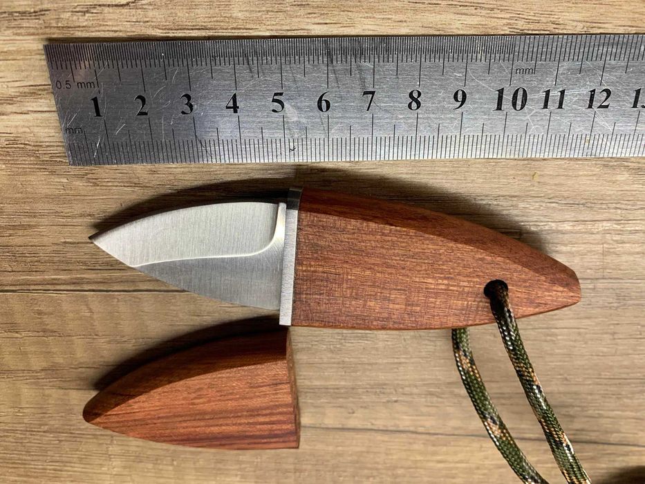 Мини нож-ключодържател с Японски дизайн и дървена кания / Нож за врат