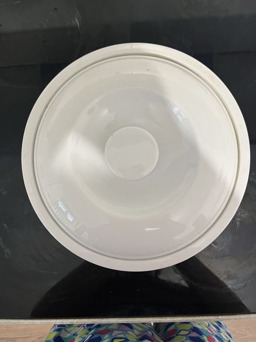 Керамическая  посуда  с толстыми стенками, применима в духовке