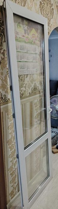 Продам балконную пластиковую дверь