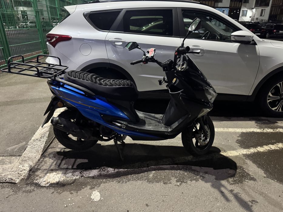 Скутер Benally 200