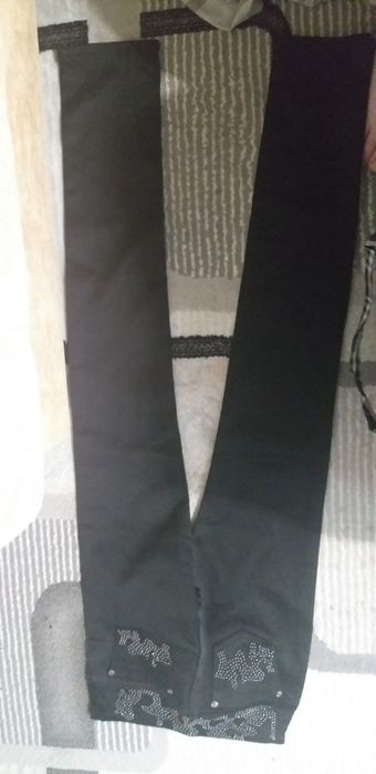 Продам новые джинсы на девочек