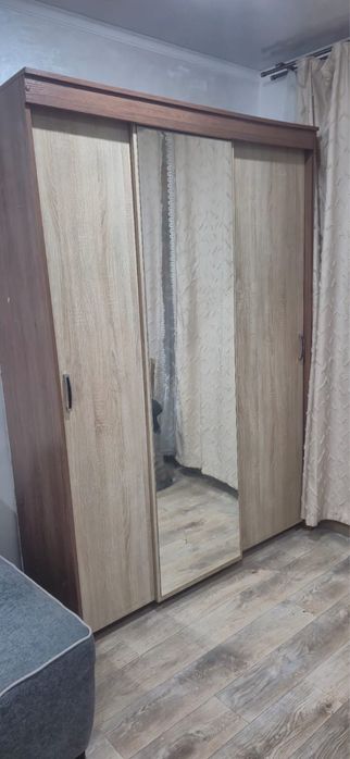 Продам шкаф комнатный