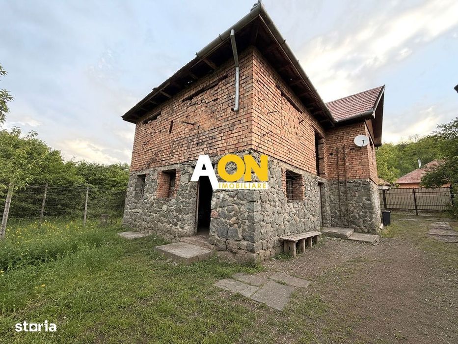Casă cu 7 camere de vânzare în Meteș, 810 mp teren