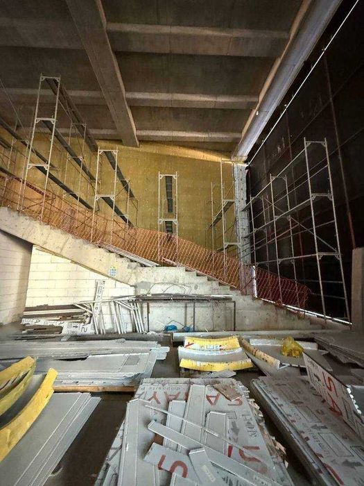 Первая линия 560 м2 в Piramit Mall ул Бобура 1-нотариальня Аэропорт