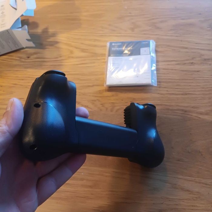 НОВ! Мобилен гейминг контролер – USB-C за Android и iPhone 15/16