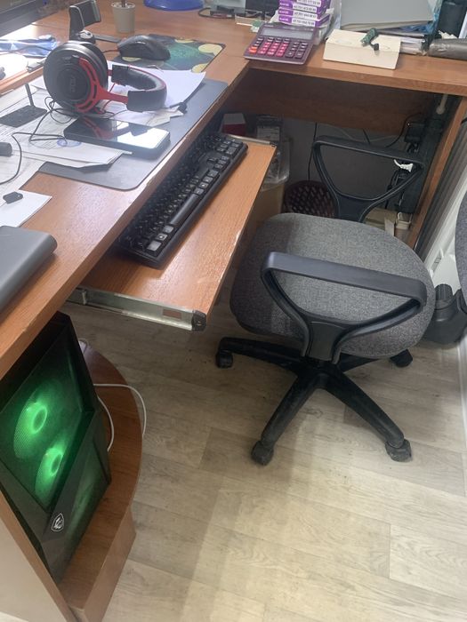 Продам компьютерный стол