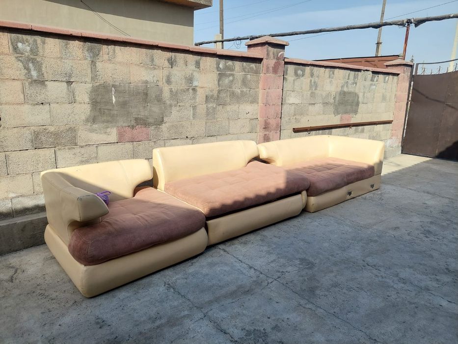 Продаю диван состояние нормальное