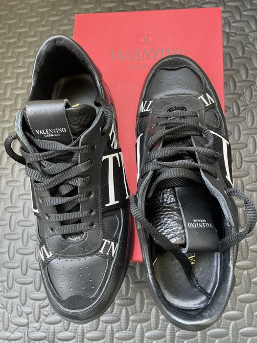 Продавам мъжки обувки Valentino Garavani , размер 41/5