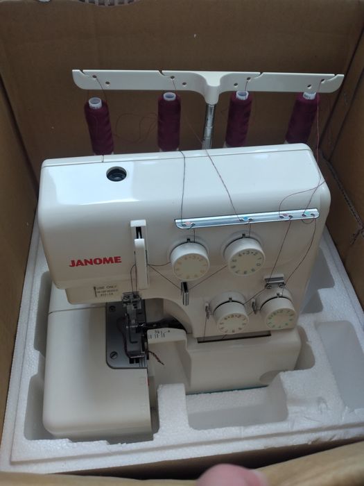 Оверлок Janome б/у