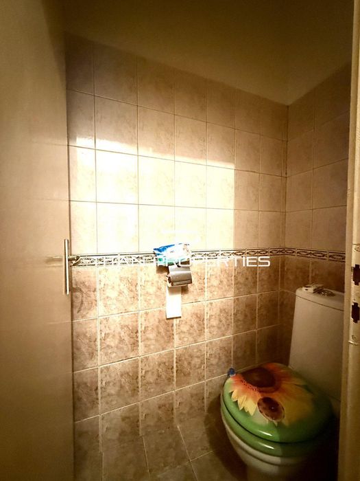 Тристаен апартамент за продажба в Център