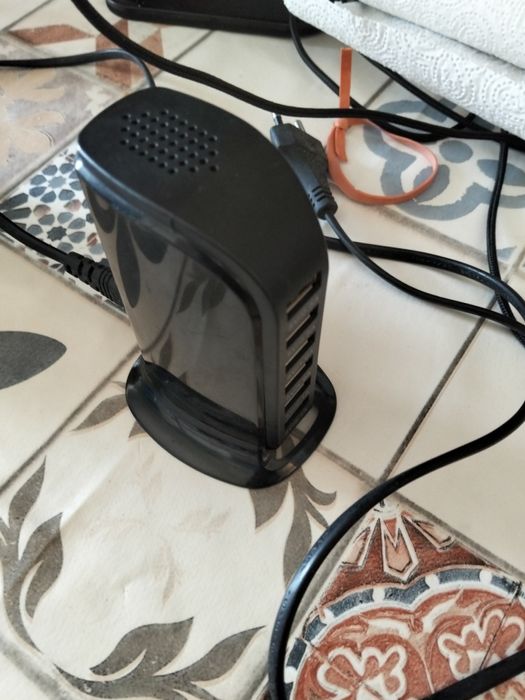 Încărcător 6 dispozitive