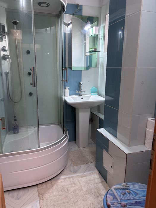 Inchiriez in regim hotelier apartament cu doua camere semidecomandat in Craiovita la Orizont