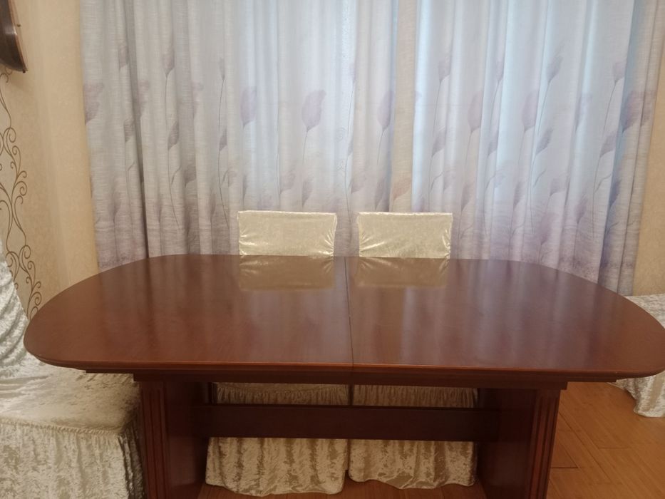 Продам стол из красного дерева