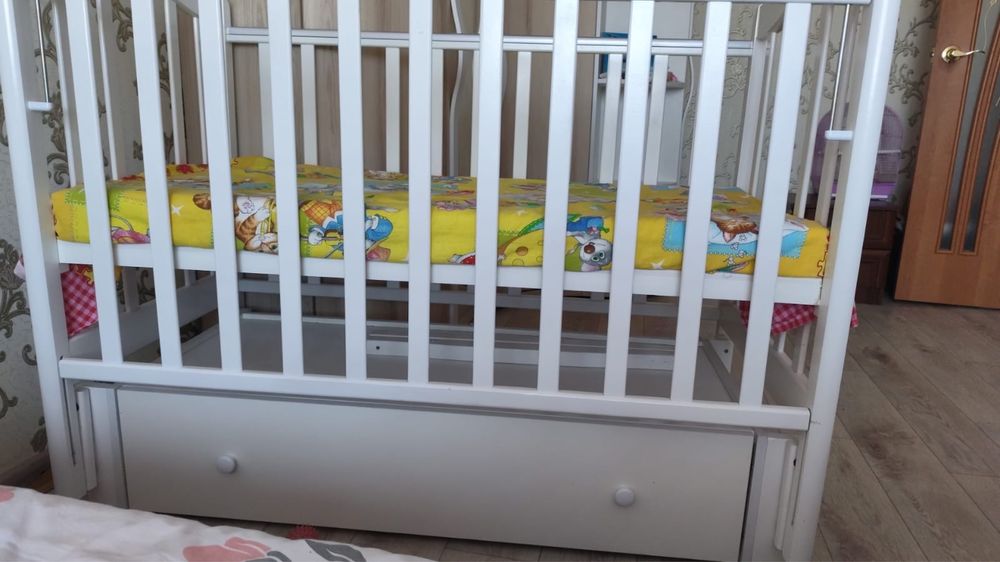 Продам детскую кроватку