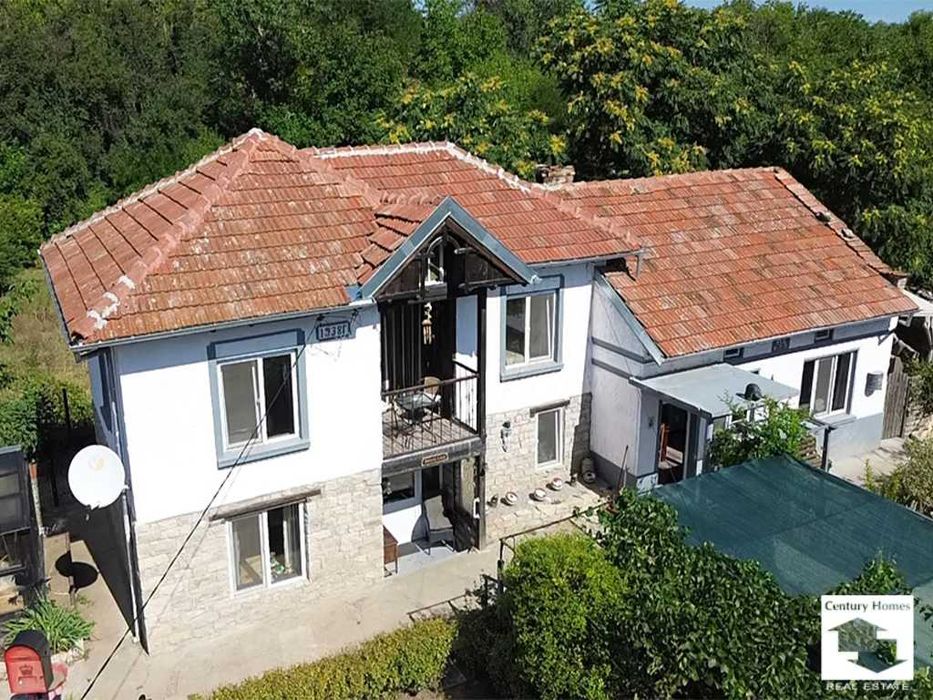 145307 Реновирана къща с добре аранжиран двор в с. Полски Сеновец