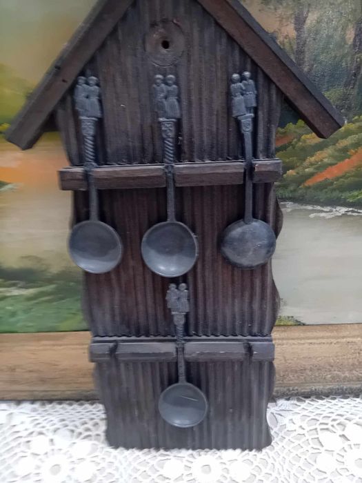 Етажерка,бижутерка,табуретка