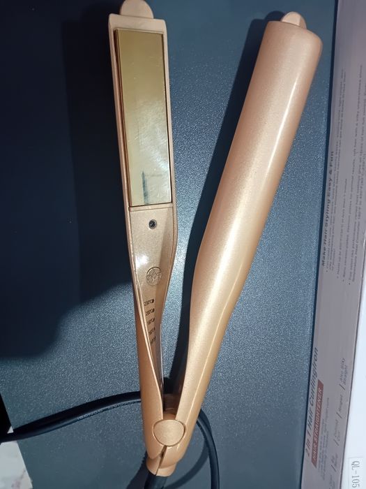 Преса за изправяне и къдрици