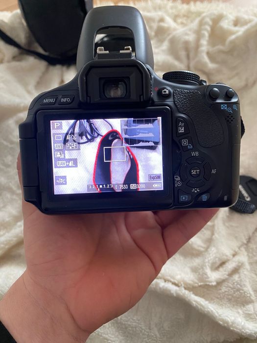 Продам фотоаппарат Canon EOS 600 D