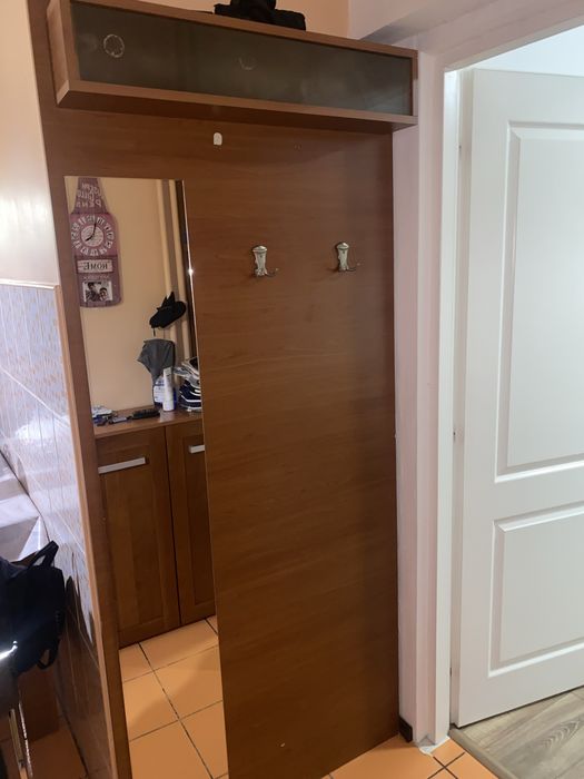 Vând mobilă de bucatarie cu electrocasnice si alte obiecte