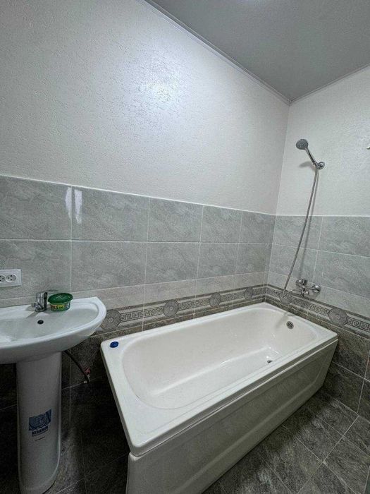 СРОЧНО !! Продается квартира в Бектимире 2/1/2 ( 38 кв/м ) Новостройка