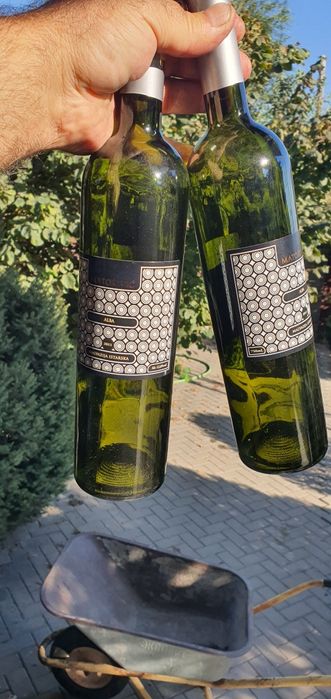 Бутылки для вина чистые