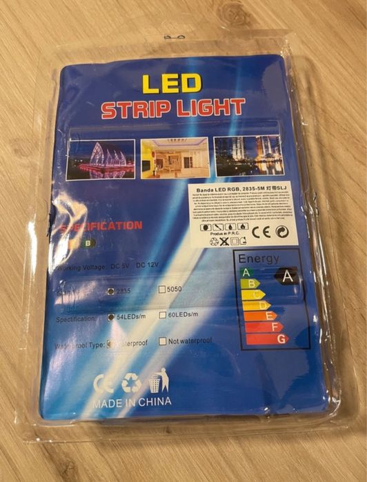 Banda Led RGB 5 metri cu telecomanda caliate superioara