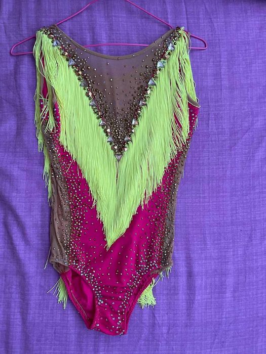 Продавам трико за художествена гимнастика