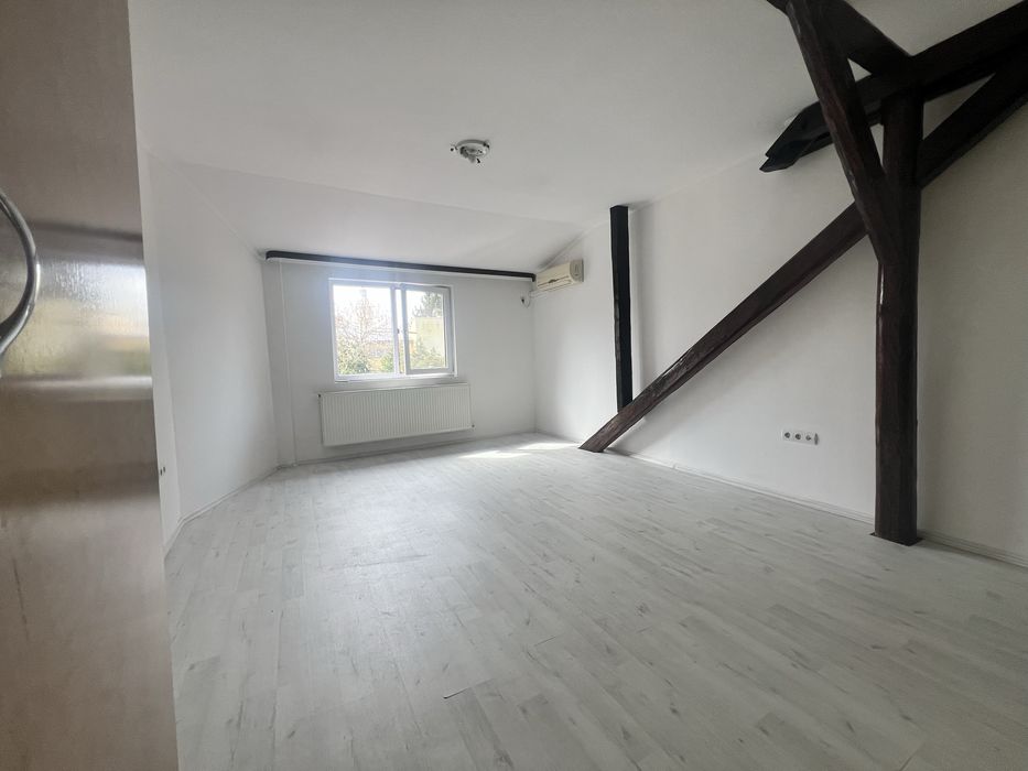 Spațiu de inchiriat - manichiura, coafor, masaj, birouri